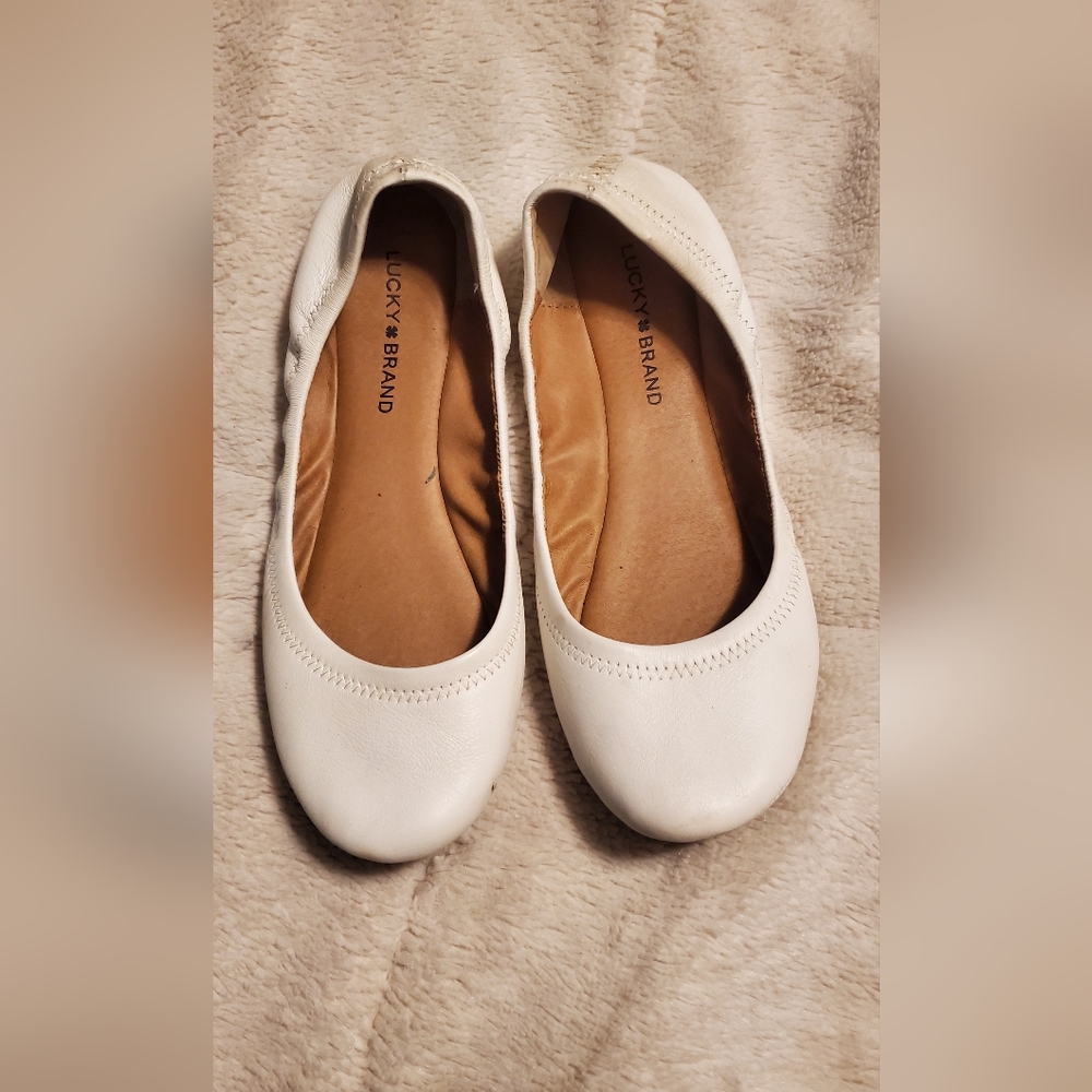 Size 9 white flats
